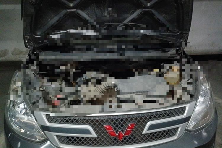 Used Wuling Rongguang V 2015 1.2L Practical Model Engine Bay