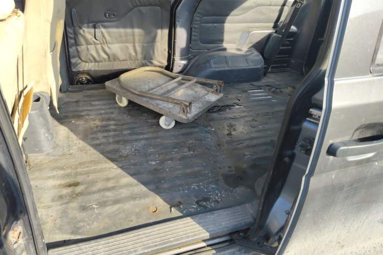 Used Wuling Rongguang V 2015 1.5L Base Version Left Rear Seat