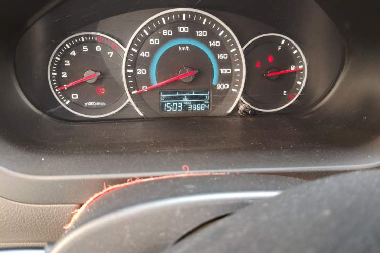 Used Wuling Rongguang V 2015 1.2L Standard Version Odometer Close Up