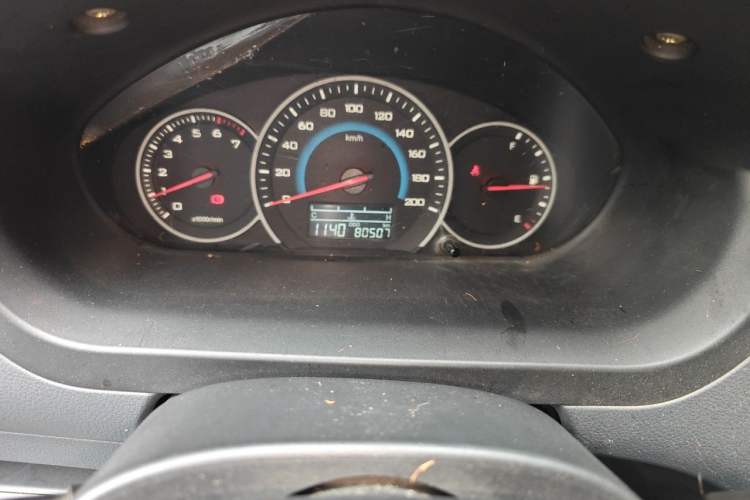 Used Wuling Rongguang V 2015 1.5L Base Version Odometer Close Up