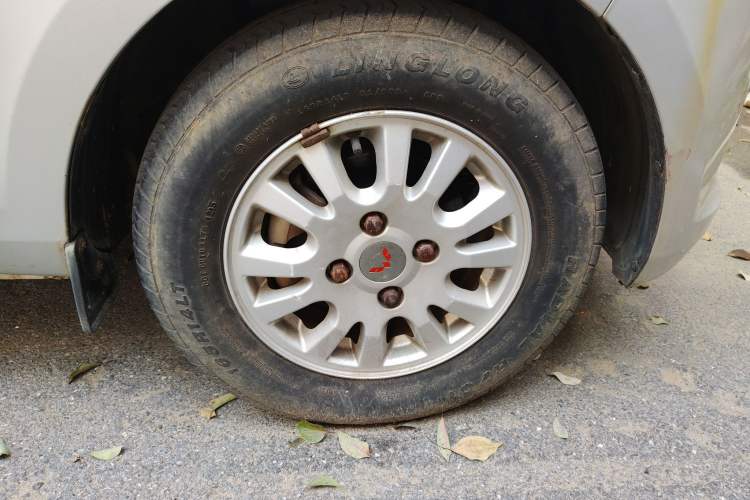 Used Wuling Rongguang V 2015 1.2L Standard Version Right Front Wheel Hub