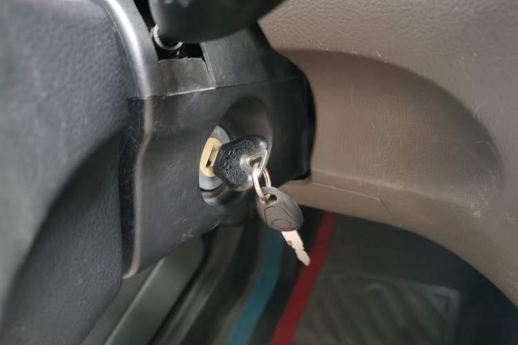 Used Wuling Rongguang V 2015 1.2L Practical Model Vehicle Key