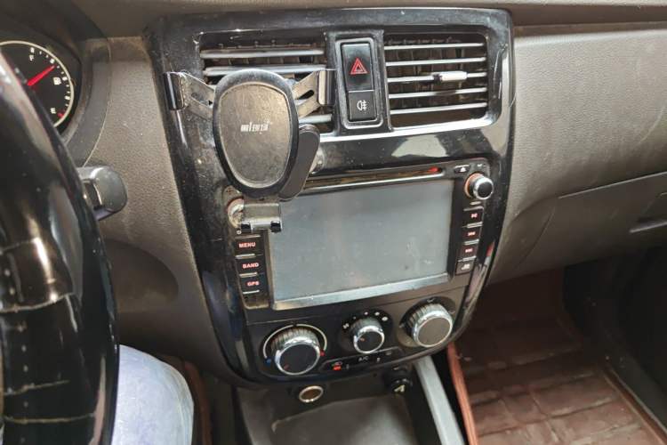 Used Wuling Rongguang V 2015 1.5L Standard Version Audio And AC Panel