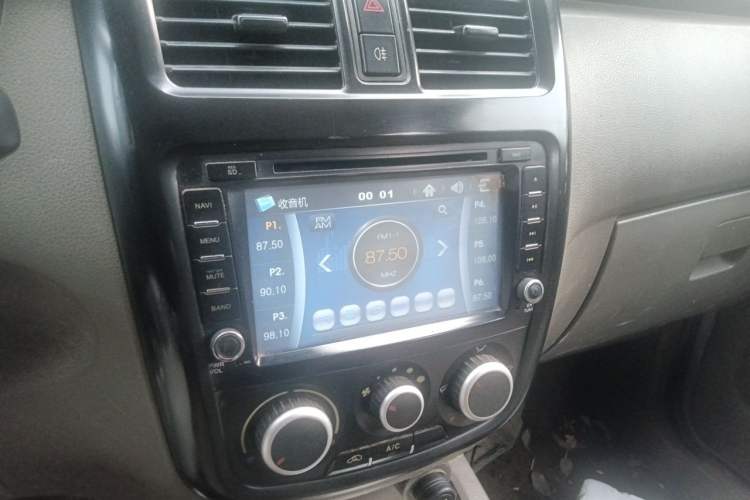 Used Wuling Rongguang V 2015 1.5L Practical Version Audio And AC Panel
