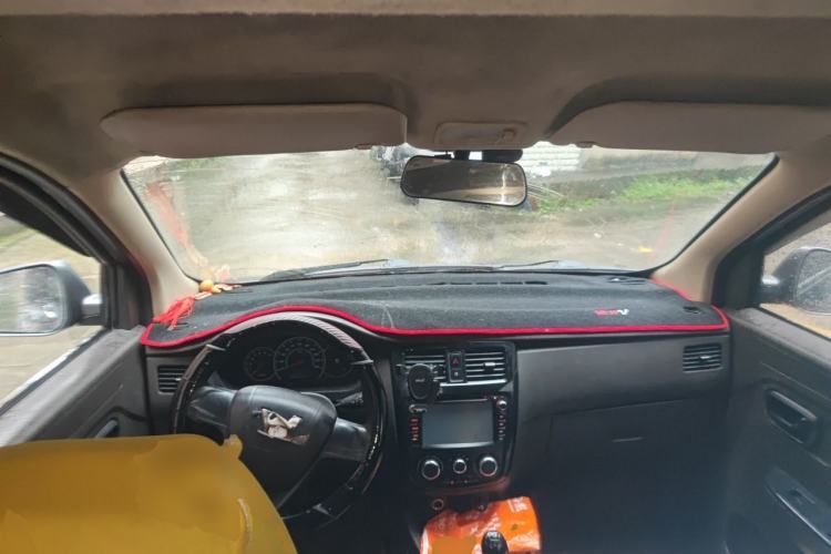 Used Wuling Rongguang V 2015 1.5L Standard Version Center Console