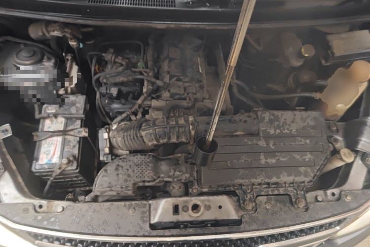 Used Wuling Rongguang V 2015 1.5L Standard Version Engine Bay