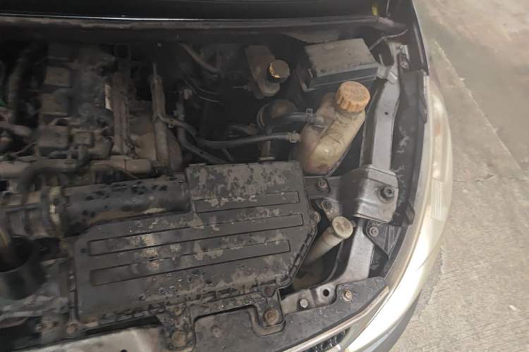 Used Wuling Rongguang V 2015 1.5L Standard Version Engine Bay Left