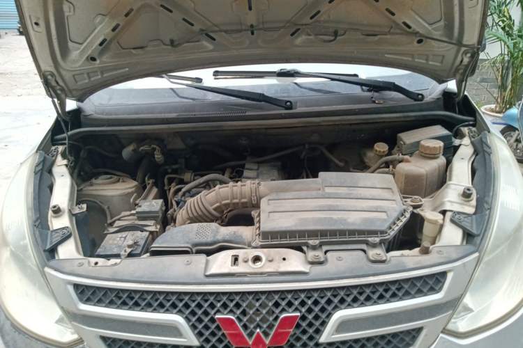 Used Wuling Rongguang V 2015 1.5L Practical Version Engine Bay