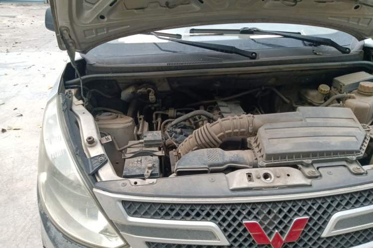 Used Wuling Rongguang V 2015 1.5L Practical Version Engine Bay Right