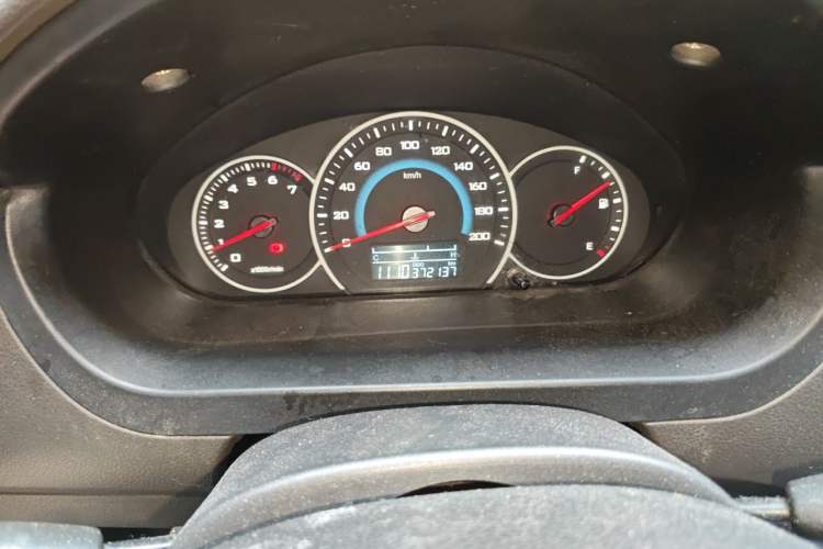 Used Wuling Rongguang V 2015 1.5L Standard Version Odometer Close Up