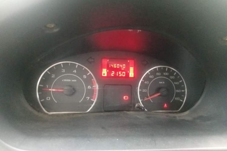 Used Wuling Rongguang V 2015 1.5L Practical Version Odometer Close Up