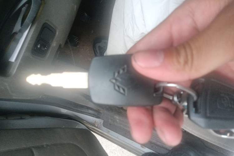 Used Wuling Rongguang V 2015 1.5L Practical Version Vehicle Key
