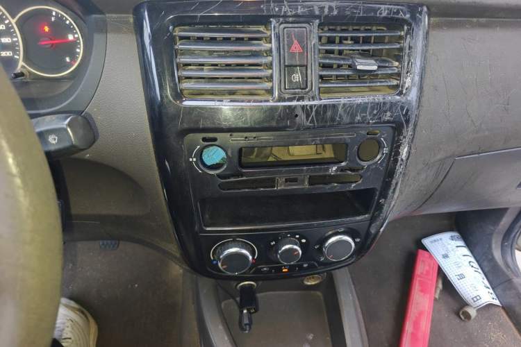 Used Wuling Rongguang V 2015 1.5L Standard Version Audio And AC Panel