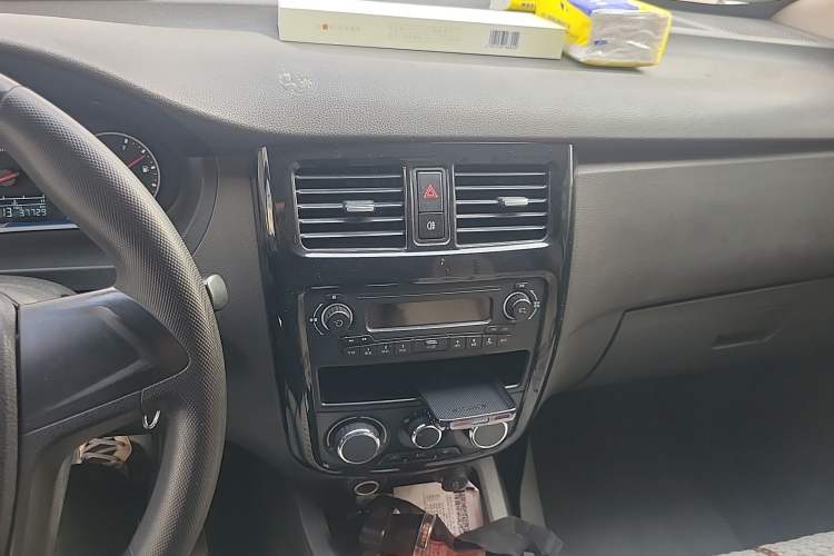 Used Wuling Rongguang V 2015 1.2L Standard Version Audio And AC Panel
