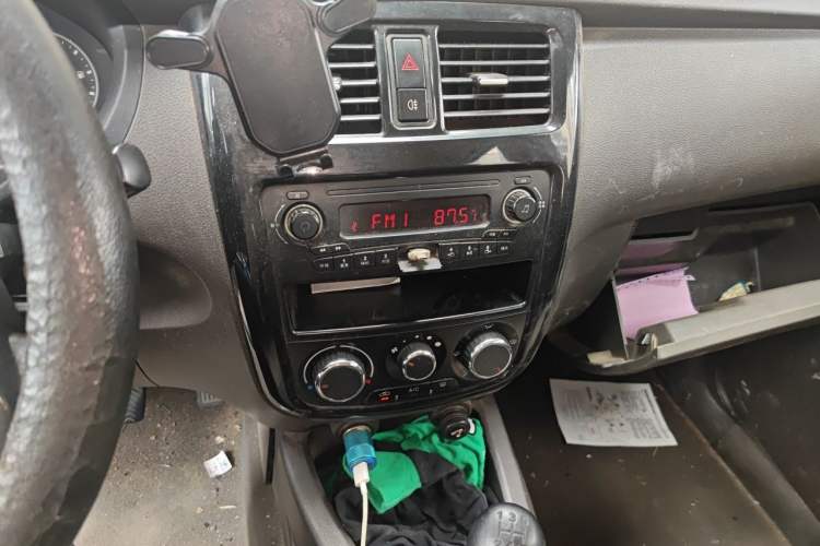 Used Wuling Rongguang V 2015 1.2L Base Version Audio And AC Panel