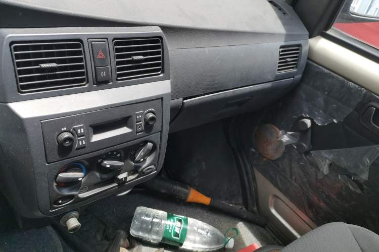 Used Wuling Rongguang V 2015 1.2L Base Version Audio And AC Panel