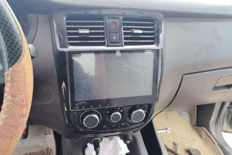 Used Wuling Rongguang V 2015 1.2L Base Version Audio And AC Panel