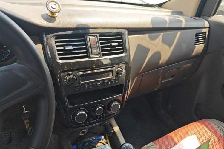 Used Wuling Rongguang V 2015 1.2L Standard Version Audio And AC Panel