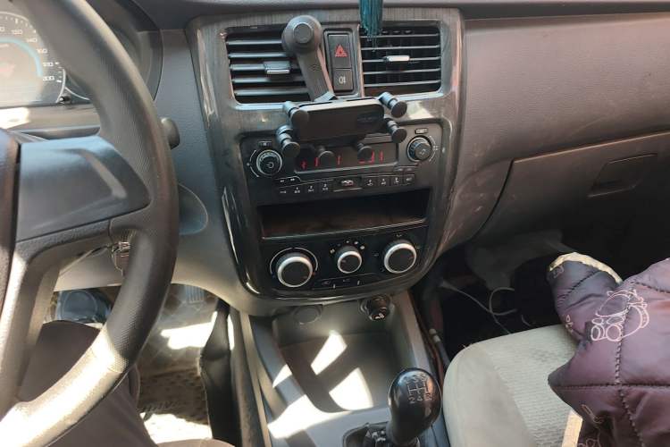 Used Wuling Rongguang V 2015 1.5L Base Version Audio And AC Panel