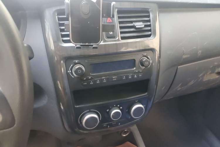Used Wuling Rongguang V 2015 1.5L Base Version Audio And AC Panel