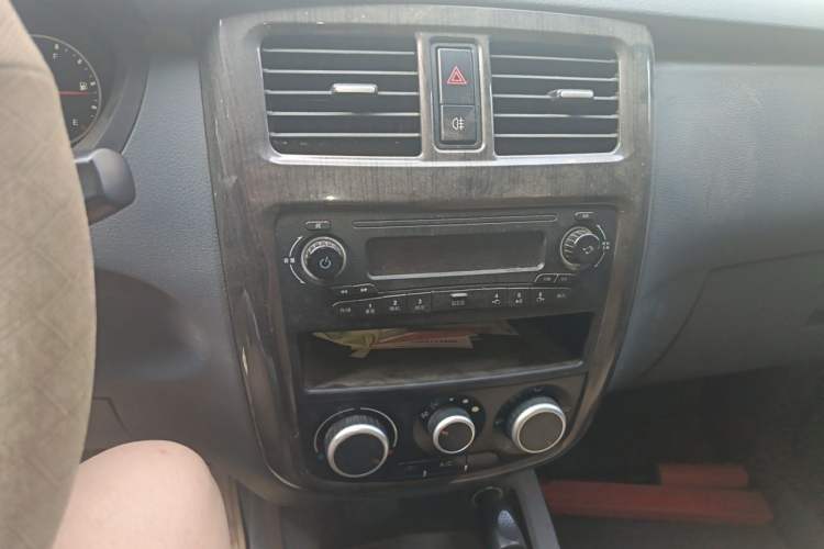 Used Wuling Rongguang V 2015 1.2L Base Version Audio And AC Panel