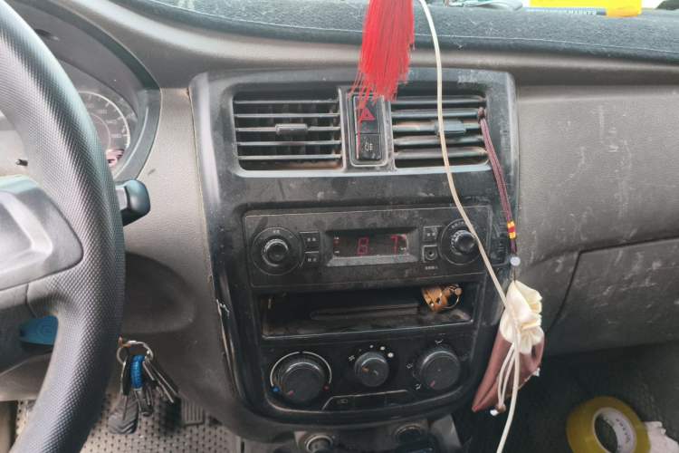 Used Wuling Rongguang V 2015 1.5L Base Version Audio And AC Panel
