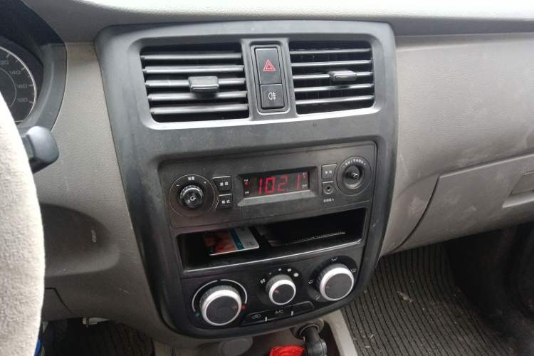 Used Wuling Rongguang V 2015 1.2L Practical Model Audio And AC Panel