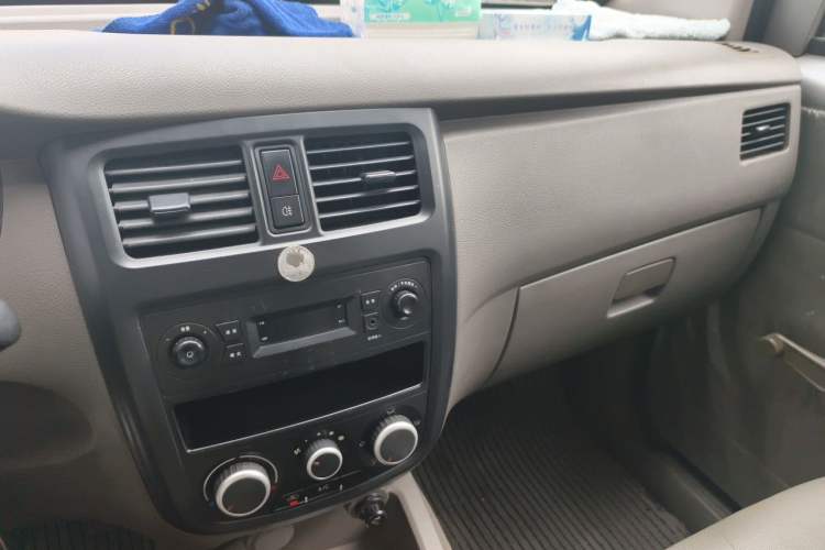 Used Wuling Rongguang V 2015 1.5L Practical Version Audio And AC Panel