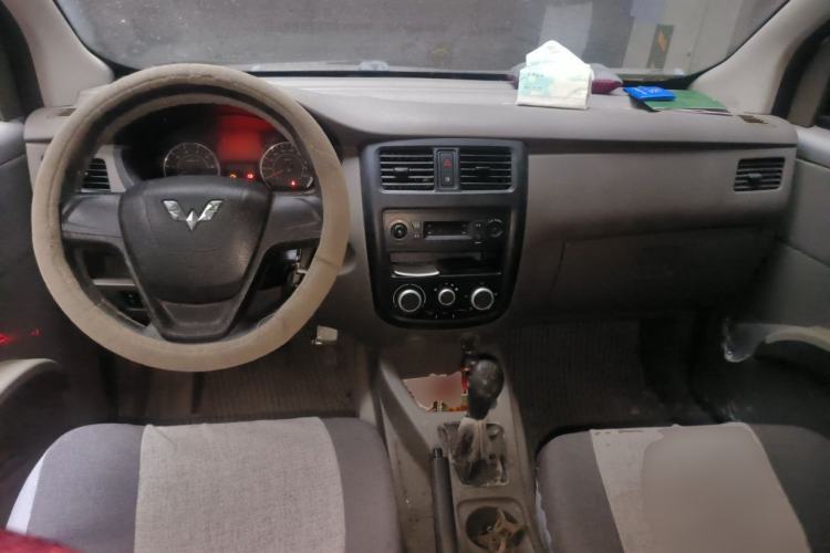 Used Wuling Rongguang V 2015 1.2L Practical Model Center Console