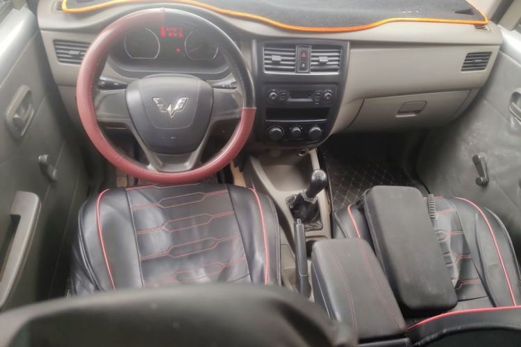 Used Wuling Rongguang V 2015 1.2L Practical Model Center Console