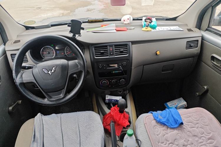 Used Wuling Rongguang V 2015 1.2L Practical Model Center Console