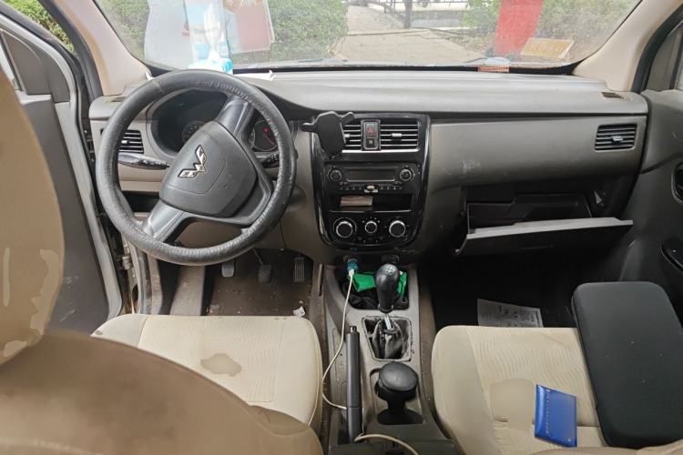 Used Wuling Rongguang V 2015 1.2L Base Version Center Console