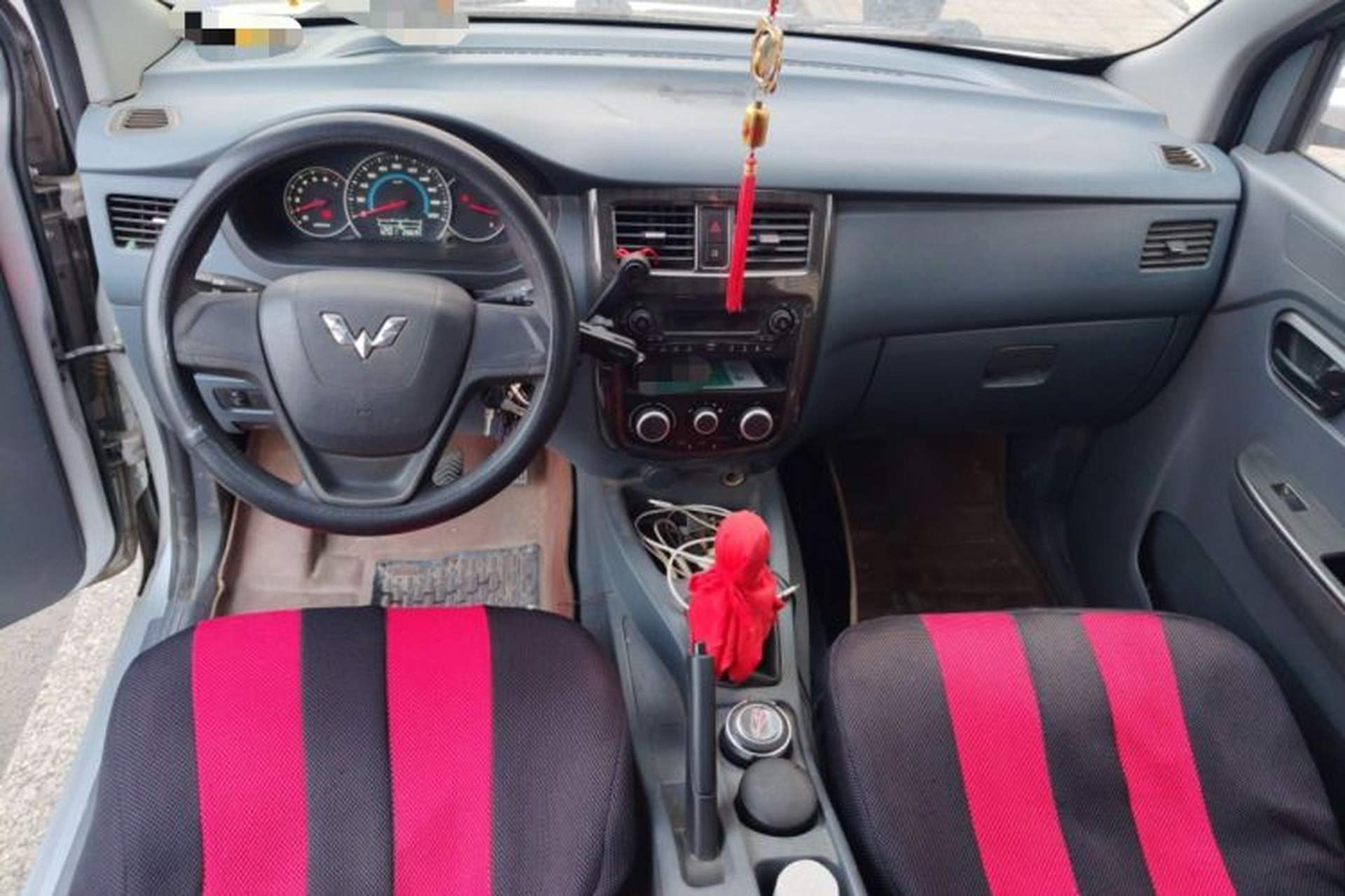 Used Wuling Rongguang V 2015 1.5L Base Version Center Console