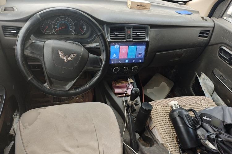 Used Wuling Rongguang V 2015 1.2L Standard Version Center Console