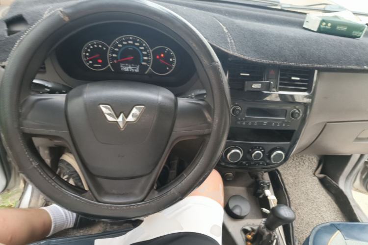 Used Wuling Rongguang V 2015 1.5L Base Version Center Console