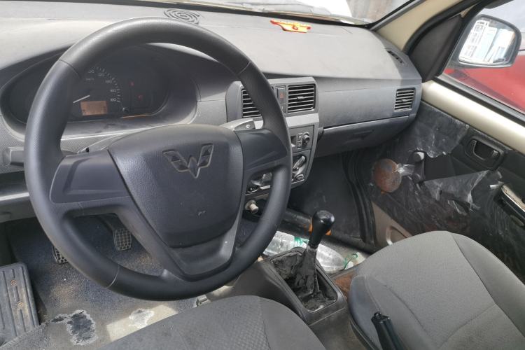 Used Wuling Rongguang V 2015 1.2L Base Version Center Console