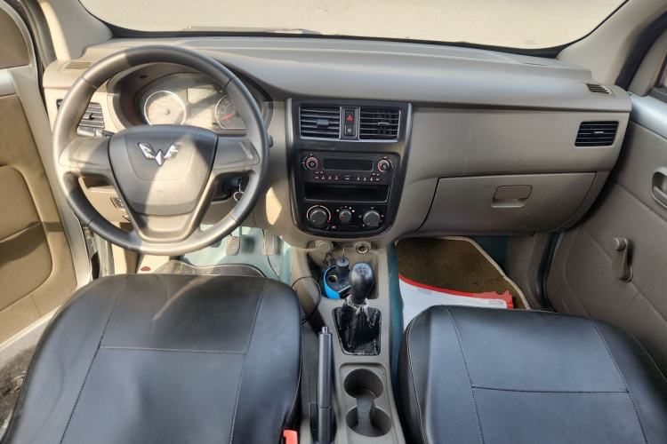 Used Wuling Rongguang V 2015 1.2L Practical Model Center Console