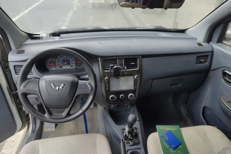 Used Wuling Rongguang V 2015 1.2L Base Version Center Console
