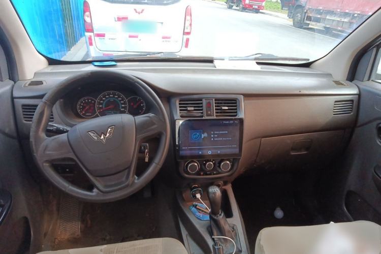Used Wuling Rongguang V 2015 1.5L Base Version Center Console