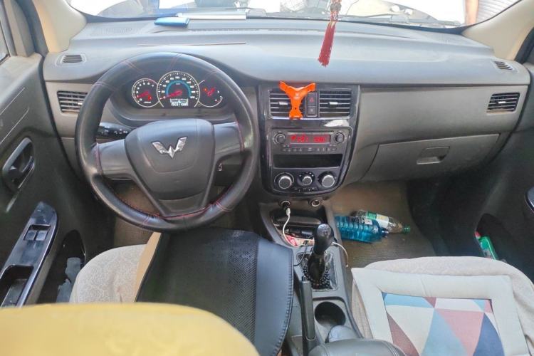 Used Wuling Rongguang V 2015 1.5L Standard Version Center Console
