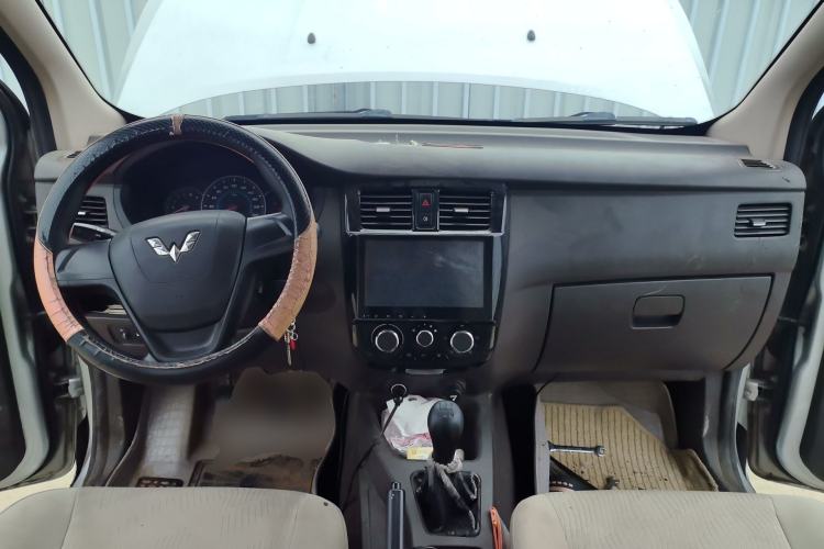 Used Wuling Rongguang V 2015 1.2L Base Version Center Console