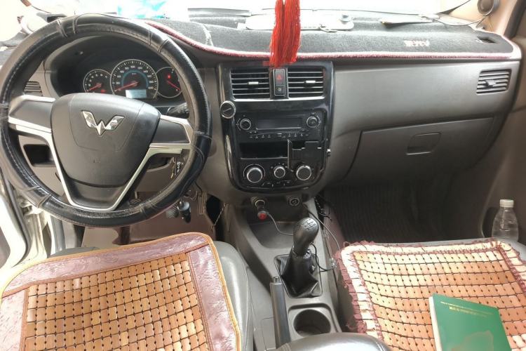 Used Wuling Rongguang V 2015 1.5L Base Version Center Console
