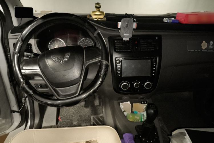 Used Wuling Rongguang V 2015 1.2L Practical Model Center Console