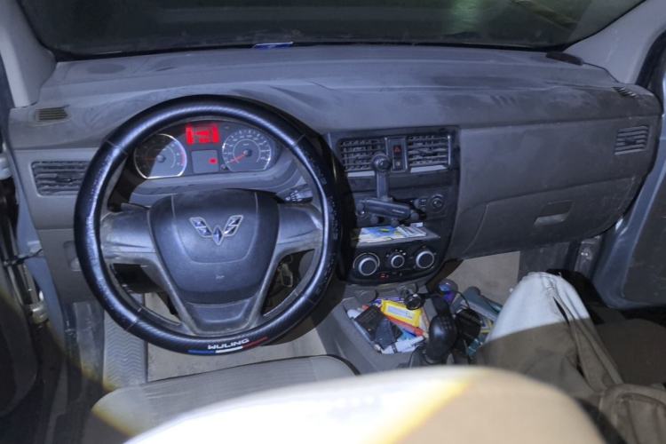 Used Wuling Rongguang V 2015 1.2L Practical Model Center Console