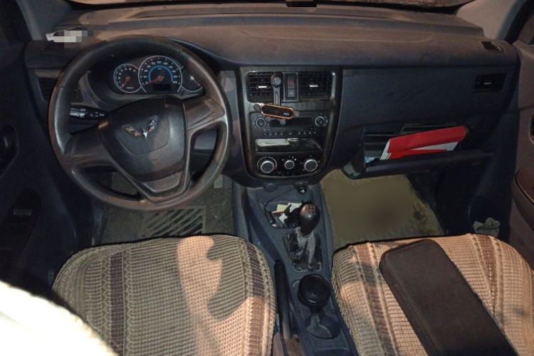 Used Wuling Rongguang V 2015 1.2L Base Version Center Console