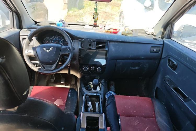 Used Wuling Rongguang V 2015 1.5L Base Version Center Console