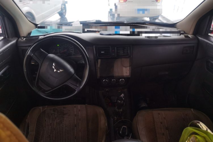 Used Wuling Rongguang V 2015 1.2L Standard Version Center Console