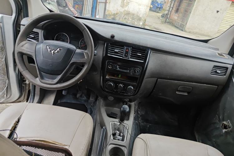 Used Wuling Rongguang V 2015 1.2L Practical Model Center Console