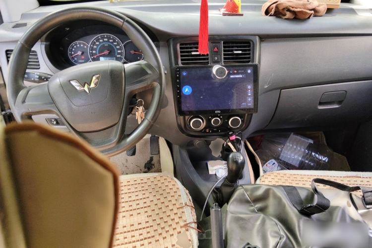 Used Wuling Rongguang V 2015 1.5L Base Version Center Console