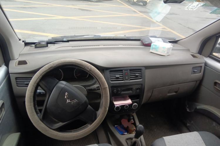 Used Wuling Rongguang V 2015 1.2L Practical Model Center Console